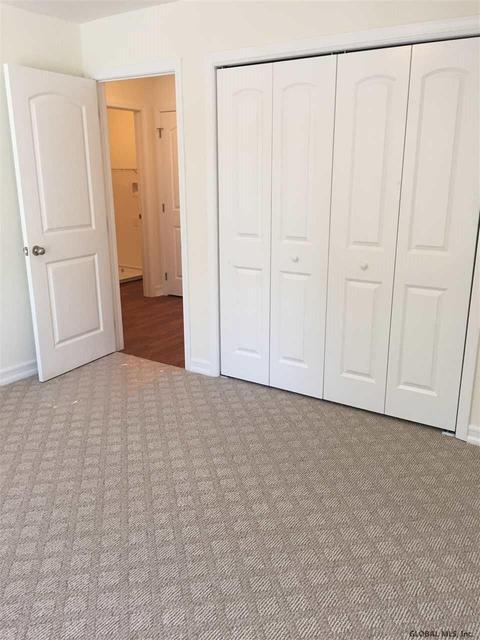 152 Paddock Cir, Schenectady, NY 12306 photo 12