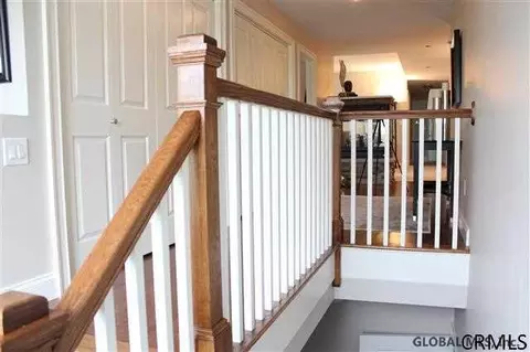 709 Lois Ln, Schenectady, NY 12304 photo 3