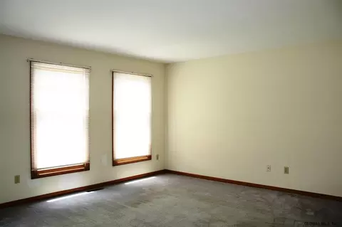 7 Verrazano Way, Halfmoon, NY 12065 photo 4