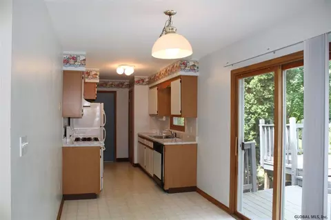 7 Verrazano Way, Halfmoon, NY 12065 photo 6