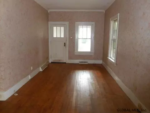 2217 Hugh St, Schenectady, NY 12306 photo 2