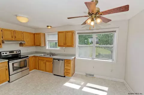 22 Trinity Pl, Selkirk, NY 12158 photo 4