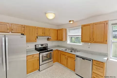 22 Trinity Pl, Selkirk, NY 12158 photo 6