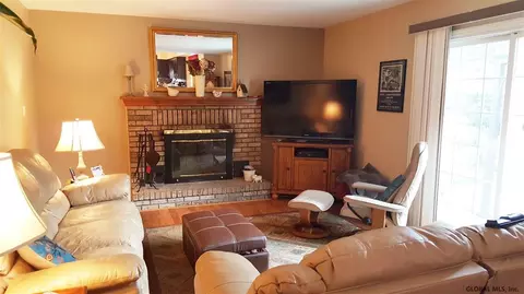 2000 Oak Tree Ln, Schenectady, NY 12303 photo 9