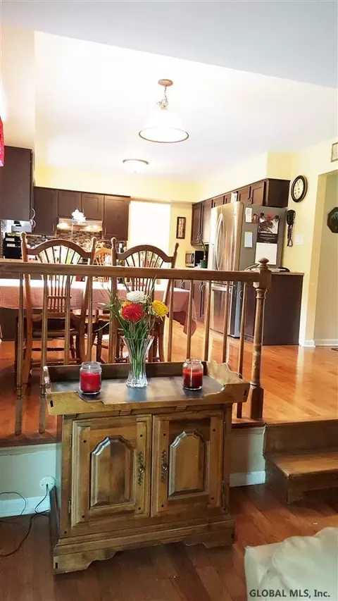 2000 Oak Tree Ln, Schenectady, NY 12303 photo 10