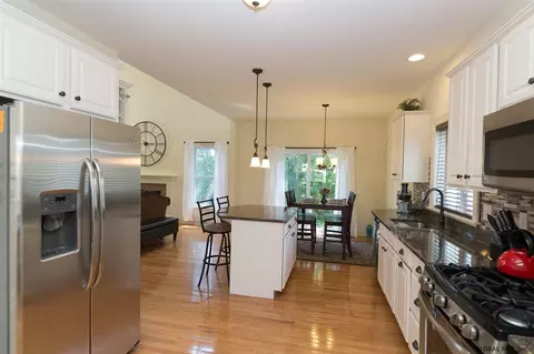 63 Brookhaven Ln, Glenmont, NY 12077 photo 8