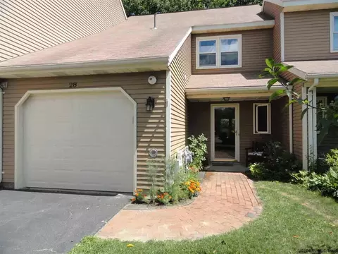 28 Commonwealth Dr, Glenmont, NY 12077 photo 1