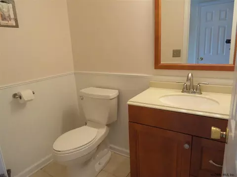 28 Commonwealth Dr, Glenmont, NY 12077 photo 9