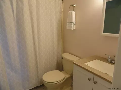 28 Commonwealth Dr, Glenmont, NY 12077 photo 13