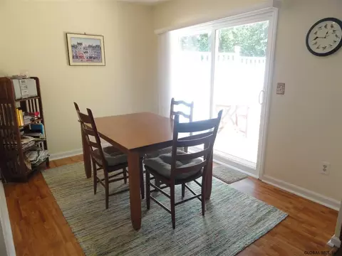28 Commonwealth Dr, Glenmont, NY 12077 photo 8