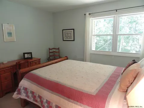 28 Commonwealth Dr, Glenmont, NY 12077 photo 12