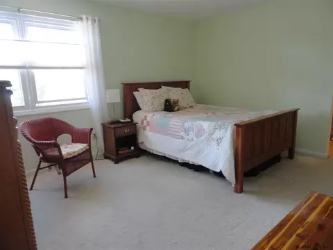 28 Commonwealth Dr, Glenmont, NY 12077 photo 10