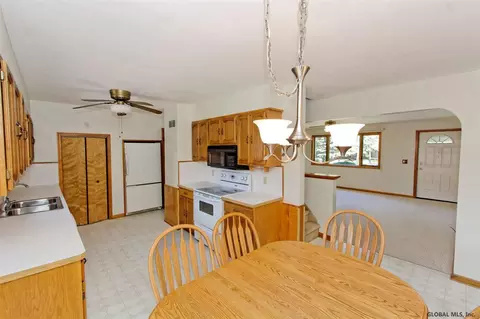 376 E Campbell Rd, Schenectady, NY 12303 photo 3