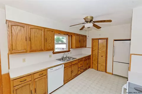 376 E Campbell Rd, Schenectady, NY 12303 photo 10