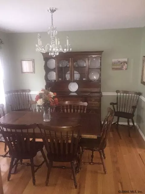7 Ormond Dr, Schenectady, NY 12309 photo 5
