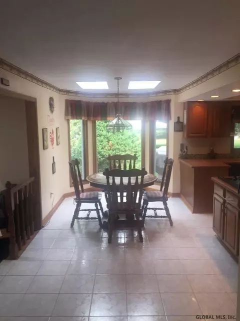 7 Ormond Dr, Schenectady, NY 12309 photo 4