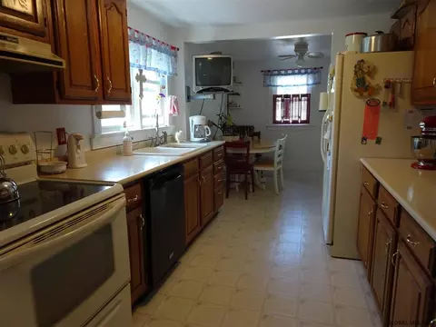 1143 Garner Ave, Schenectady, NY 12309 photo 4