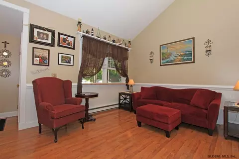 24 Pepperbush Pl, Malta, NY 12020 photo 2