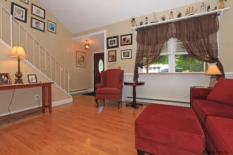 24 Pepperbush Pl, Malta, NY 12020 photo 3