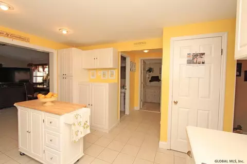 24 Pepperbush Pl, Malta, NY 12020 photo 6