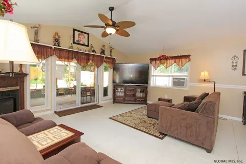 24 Pepperbush Pl, Malta, NY 12020 photo 9