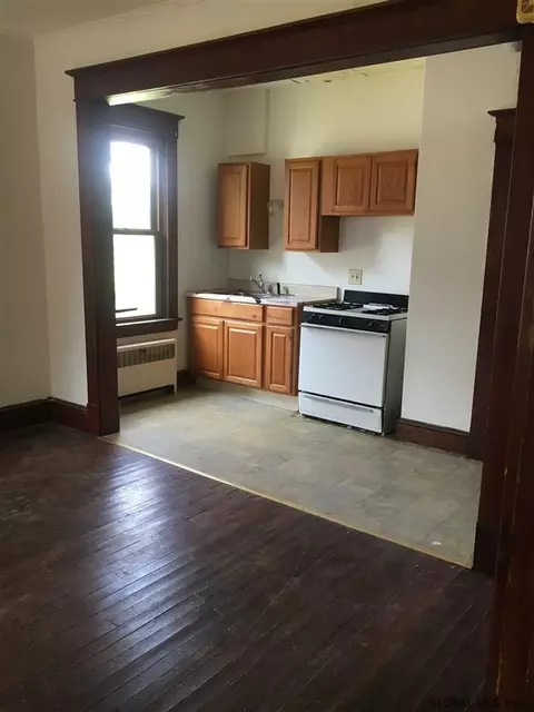 425 Arthur St, Schenectady, NY 12306 photo 3