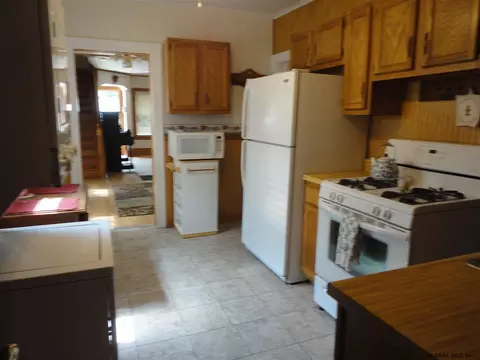 1009 Webster St, Schenectady, NY 12303 photo 2