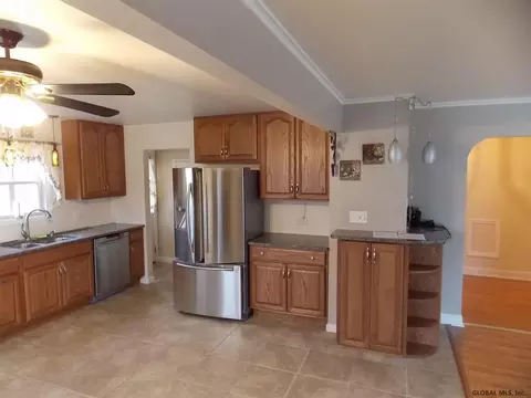 105 Central Taurus Rd, Schenectady, NY 12304 photo 6