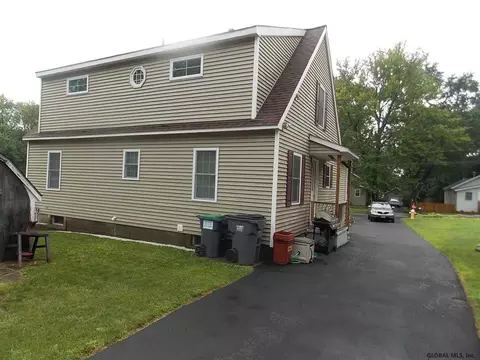 105 Central Taurus Rd, Schenectady, NY 12304 photo 2