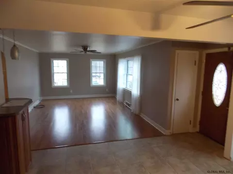 105 Central Taurus Rd, Schenectady, NY 12304 photo 5
