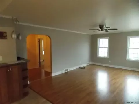 105 Central Taurus Rd, Schenectady, NY 12304 photo 4