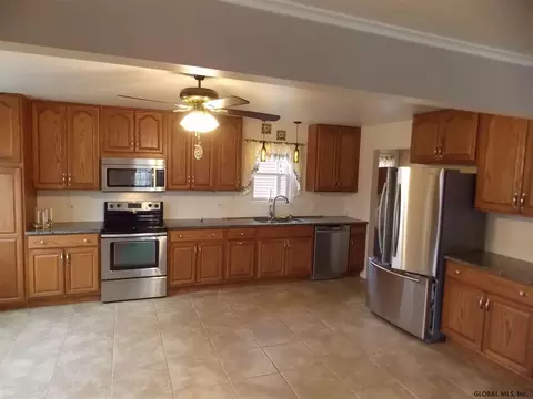 105 Central Taurus Rd, Schenectady, NY 12304 photo 8