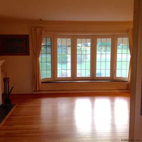 1328 Hawthorn Rd, Schenectady, NY 12309 photo 4