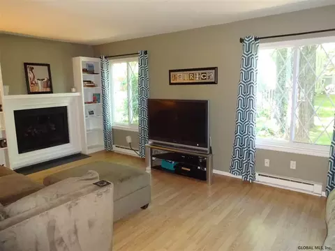 13 Spruce Ct, Delmar, NY 12054 photo 4