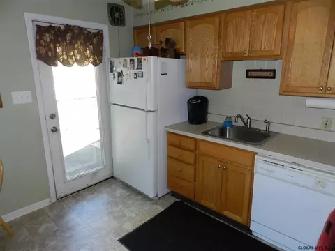 11 Schuster Rd, Schenectady, NY 12303 photo 6