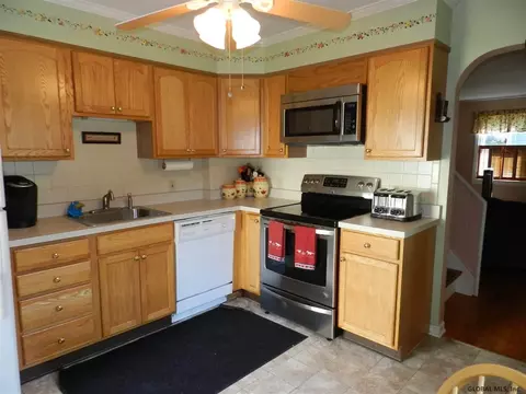 11 Schuster Rd, Schenectady, NY 12303 photo 7