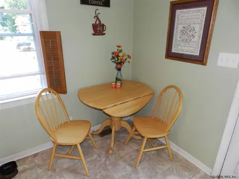 11 Schuster Rd, Schenectady, NY 12303 photo 8