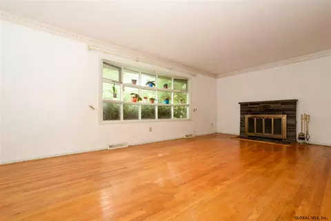 12 Sutherland Ct, Delmar, NY 12054 photo 4