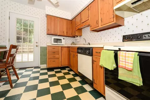 12 Sutherland Ct, Delmar, NY 12054 photo 5