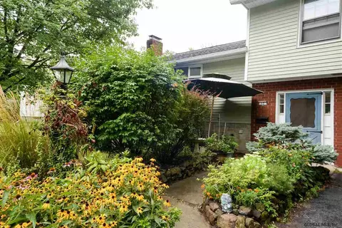 12 Sutherland Ct, Delmar, NY 12054 photo 2