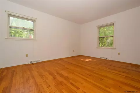 12 Sutherland Ct, Delmar, NY 12054 photo 9