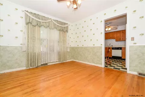 12 Sutherland Ct, Delmar, NY 12054 photo 7