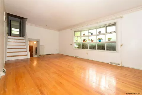 12 Sutherland Ct, Delmar, NY 12054 photo 3