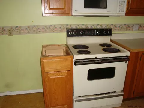 3111 Mcdonald Ave, Schenectady, NY 12305 photo 2
