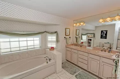 620 Vanderlyn Ln, Slingerlands, NY 12159 photo 15