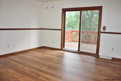 151 Clement Ave, Schenectady, NY 12304 photo 9