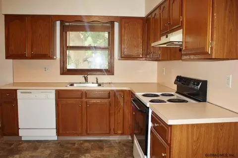 151 Clement Ave, Schenectady, NY 12304 photo 6