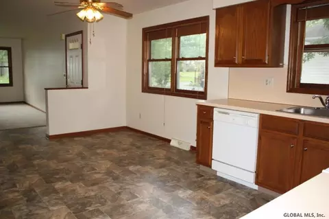 151 Clement Ave, Schenectady, NY 12304 photo 7