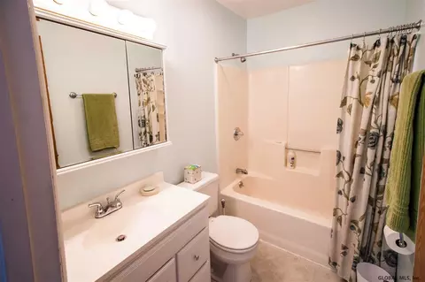 14 Crowsnest Ct, Waterford, NY 12188 photo 13