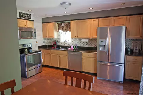 14 Crowsnest Ct, Waterford, NY 12188 photo 6